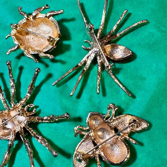 LOT of 4 Enameled Bugs / Insect Brooches / Pins: Spider, Beetle & Bee - Picture 8 of 10